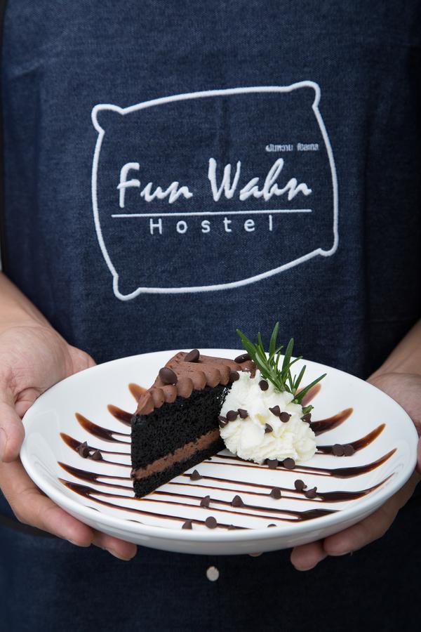 Funwahn Hostel And Cafe Chiang Mai Exterior photo