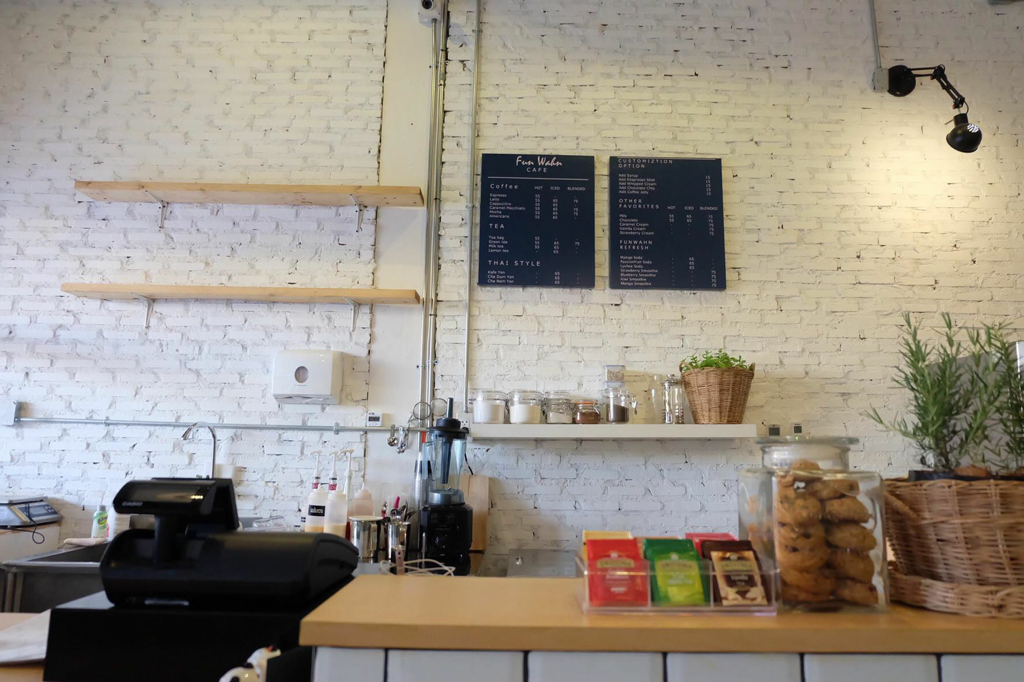 Funwahn Hostel And Cafe Chiang Mai Exterior photo